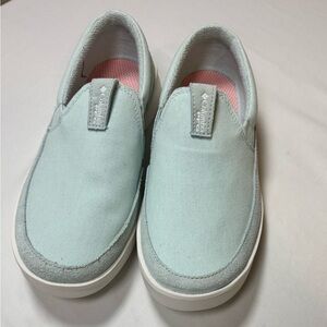 Columbia WMNS US 9 canvas/suede slip-ons, casual comfort with pink insole.